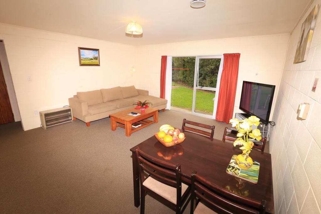 Waiuku Motel ภายนอก รูปภาพ